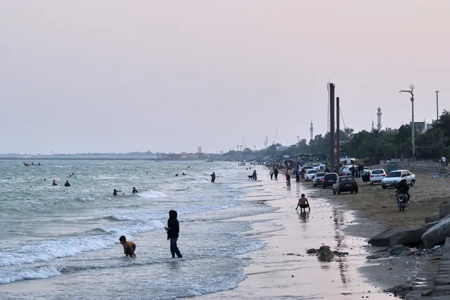 Iran nêu điều kiện mở lại eo biển Hormuz- Ảnh 1. Iran nêu điều kiện mở lại eo biển Hormuz- Ảnh 1.