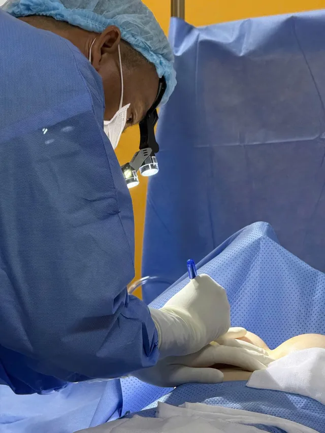 Causes of early breast implant rupture - Ảnh 2.