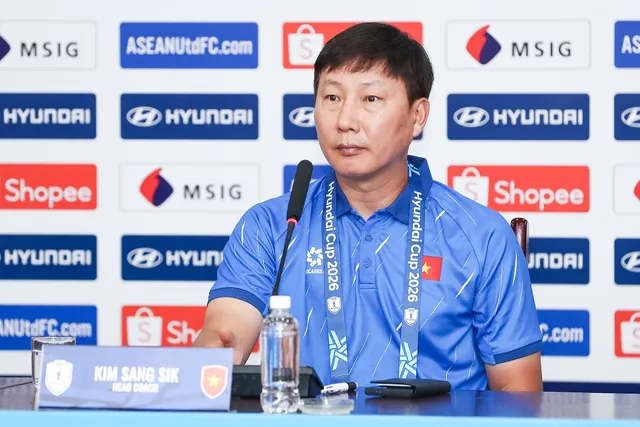HLV Kim Sang-sik cùng Đình Bắc quyết tâm đánh bại Singapore, tạo đà cho trận đại chiến với Indonesia- Ảnh 1. HLV Kim Sang-sik cùng Đình Bắc quyết tâm đánh bại Singapore, tạo đà cho trận đại chiến với Indonesia- Ảnh 1.