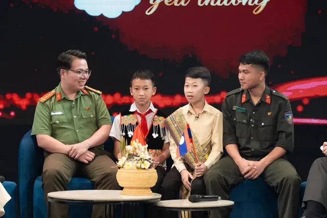 Kind Deeds in July: The People Lighting Up a “Sky of Compassion” - Ảnh 1.