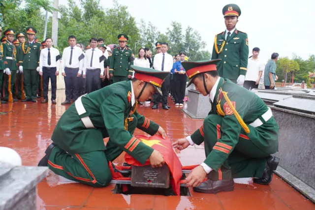 Truy điệu và an táng 4 hài cốt liệt sĩ được tìm thấy tại Hang Đá Sập - Ảnh 3.