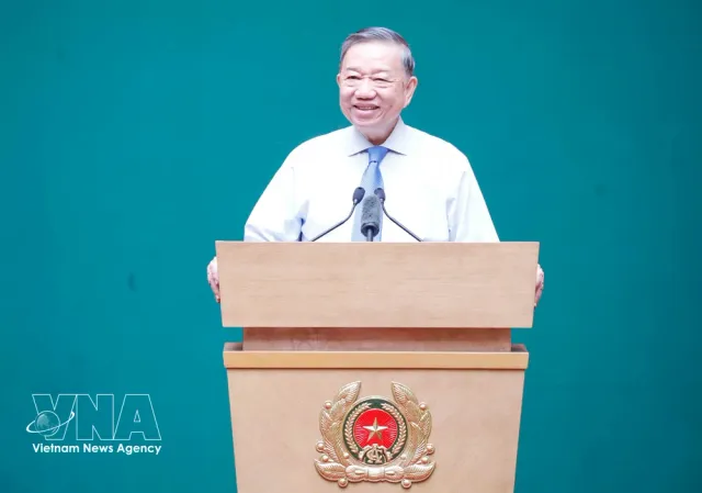 Top leader asks for building stronger, more modern peoples police force - Ảnh 2.