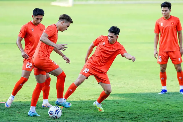 Lịch thi đấu và trực tiếp Bán kết ASEAN Cup 2026 trên VTV: ĐT Việt Nam chạm trán ĐT Malaysia
- Ảnh 1. Lịch thi đấu và trực tiếp Bán kết ASEAN Cup 2026 trên VTV: ĐT Việt Nam chạm trán ĐT Malaysia
- Ảnh 1.