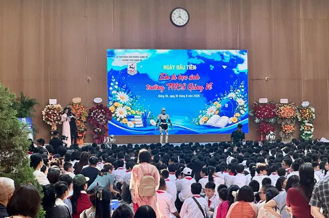 Schools welcome students after mergers - Ảnh 1.