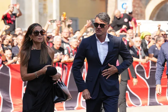 Paolo Maldini tiết lộ lý do HLV Pep Guardiola từ chối dẫn dắt ĐT Italia- Ảnh 1. Paolo Maldini tiết lộ lý do HLV Pep Guardiola từ chối dẫn dắt ĐT Italia- Ảnh 1.