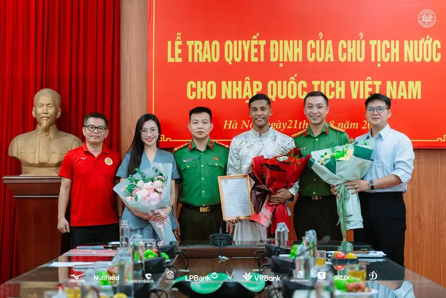 Adou Minh chính thức trở thành công dân Việt Nam, HLV Kim Sang-sik có thêm lựa chọn- Ảnh 1. Adou Minh chính thức trở thành công dân Việt Nam, HLV Kim Sang-sik có thêm lựa chọn- Ảnh 1.