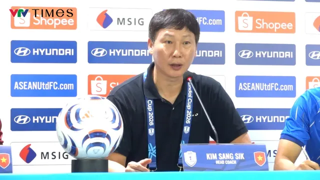 HLV Kim Sang Sik: “Ronaldo hay Messi cũng có thể bị Lê Giang Patrik cản phá”- Ảnh 2. HLV Kim Sang Sik: “Ronaldo hay Messi cũng có thể bị Lê Giang Patrik cản phá”- Ảnh 2.