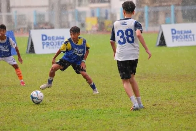 HLV Đinh Hồng Vinh "đãi cát tìm vàng", chọn tài năng trẻ không chuyên tập huấn ở J-League- Ảnh 2. HLV Đinh Hồng Vinh "đãi cát tìm vàng", chọn tài năng trẻ không chuyên tập huấn ở J-League- Ảnh 2.