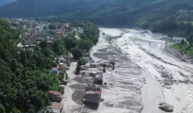 Lũ quét, lở đất nghiêm trọng tại khu vực biên giới Nepal - Trung Quốc- Ảnh 1.