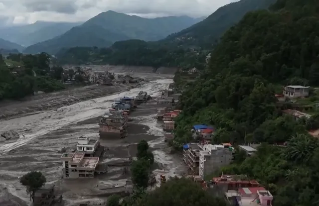 Lũ quét thảm khốc tại biên giới Nepal - Trung Quốc: Ít nhất 270 người thiệt mạng- Ảnh 1.