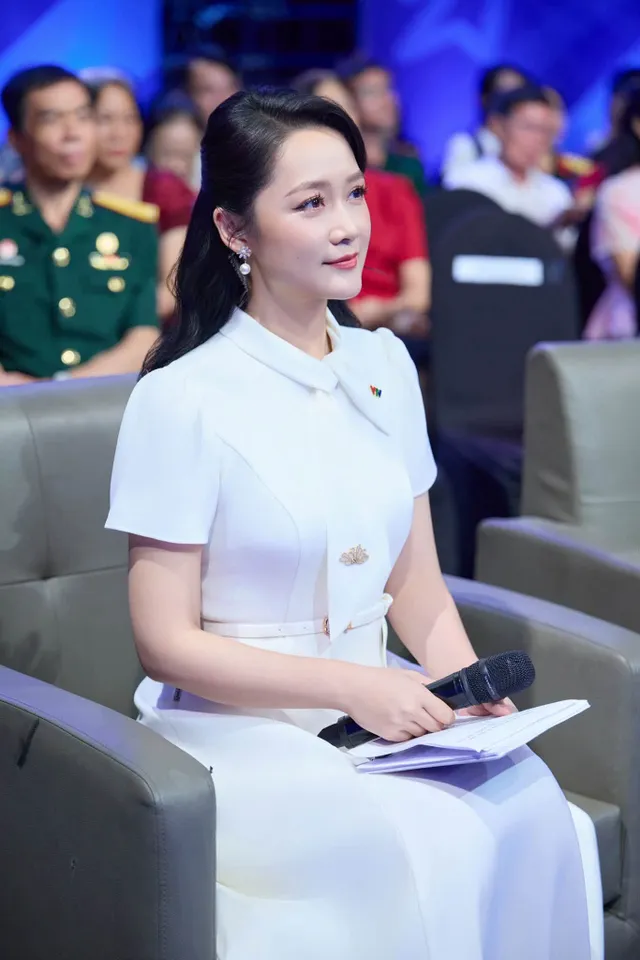 Thu Ha and Huu Bang   Become New Hosts of Take Off - Ảnh 2.