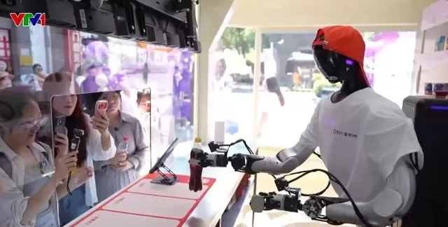 Robot vận hành cửa hàng ven đường tai Trung Quốc - Ảnh 1.