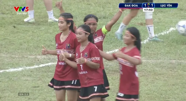 TRỰC TIẾP Đak Đoa 1-1 Lục Yên: Đại diện Gia Lai có bàn gỡ hòa - Ảnh 1.