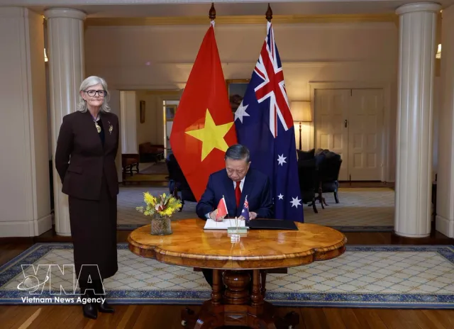 Top Vietnamese leader meets with Australian Governor-General - Ảnh 1.