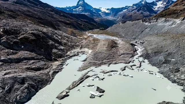 Cảnh báo nguy cơ thảm họa sông băng tại dãy Alps- Ảnh 1. Cảnh báo nguy cơ thảm họa sông băng tại dãy Alps- Ảnh 1.