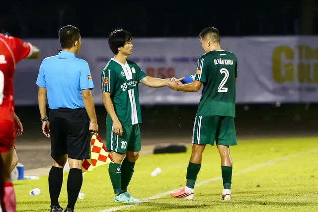 Công Phượng trở lại sau 1.400 ngày vắng bóng ở V.League- Ảnh 2. Công Phượng trở lại sau 1.400 ngày vắng bóng ở V.League- Ảnh 2.