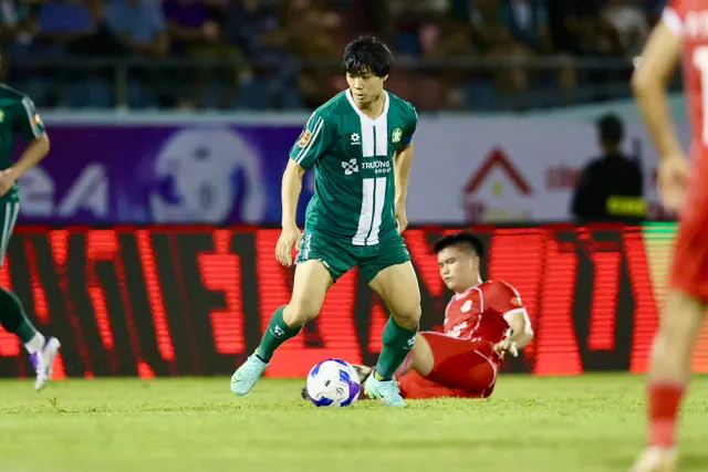 Công Phượng trở lại sau 1.400 ngày vắng bóng ở V.League- Ảnh 1. Công Phượng trở lại sau 1.400 ngày vắng bóng ở V.League- Ảnh 1.