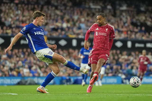 Isak lập cú đúp, Liverpool giành chiến thắng đầu tiên tại Premier League- Ảnh 1. Isak lập cú đúp, Liverpool giành chiến thắng đầu tiên tại Premier League- Ảnh 1.