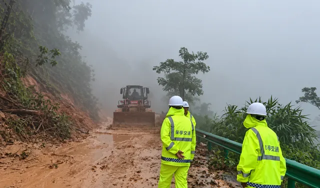 Trung Quốc sơ tán hơn 42.000 người do mưa lớn- Ảnh 1. Trung Quốc sơ tán hơn 42.000 người do mưa lớn- Ảnh 1.