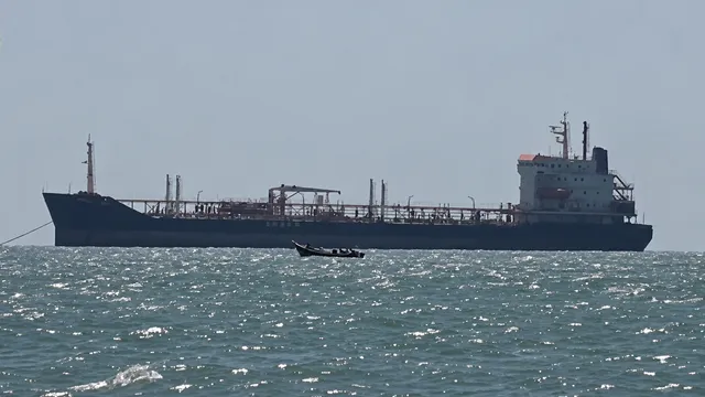 Cảnh báo hậu quả thảm khốc nếu đóng cửa eo biển Bab al-Mandab - Ảnh 1.