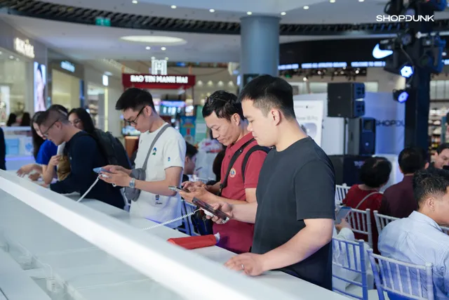 Những chiếc iPhone 18 series đến tay người dùng tại Việt Nam - Ảnh 2.