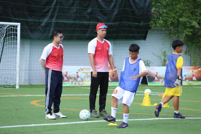 “Cầu thủ nhí 2026”: Trương Thế Vinh đau đầu tìm cách kết nối dàn cầu thủ nổi bật- Ảnh 2. “Cầu thủ nhí 2026”: Trương Thế Vinh đau đầu tìm cách kết nối dàn cầu thủ nổi bật- Ảnh 2.