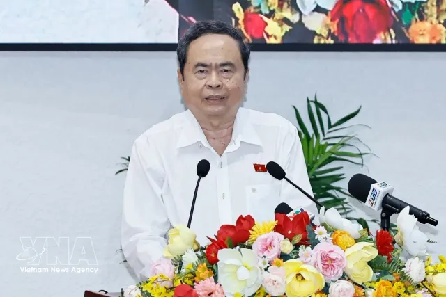 Top legislator calls for putting people at centre of resolving grassroots issues - Ảnh 1.