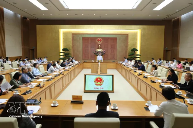 Deputy PM calls for a shift from output-driven to quality-based growth - Ảnh 2.