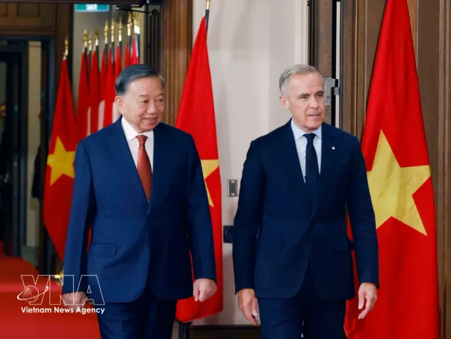 Top leader holds talks with Canadian Prime Minister - Ảnh 1.