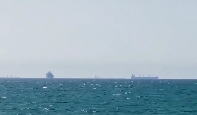 Bất đồng về việc khơi thông eo biển Hormuz- Ảnh 1. Bất đồng về việc khơi thông eo biển Hormuz- Ảnh 1.
