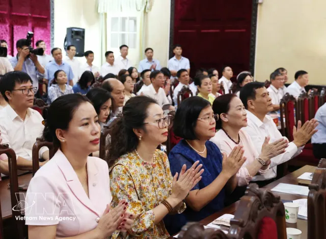 Top leader requests Hanoi to develop rapidly, ensure quality, identity and better livability - Ảnh 1.