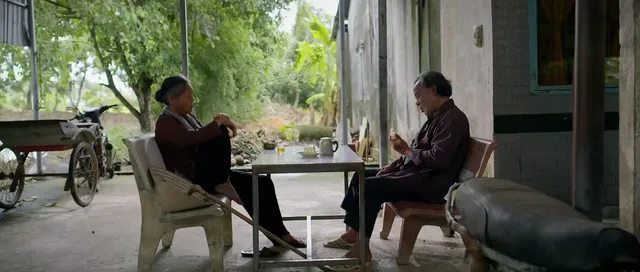 Phù sa - Tập 29: Chơn bị cả xã đấu tố là kẻ phá đám- Ảnh 11. Phù sa - Tập 29: Chơn bị cả xã đấu tố là kẻ phá đám- Ảnh 11.