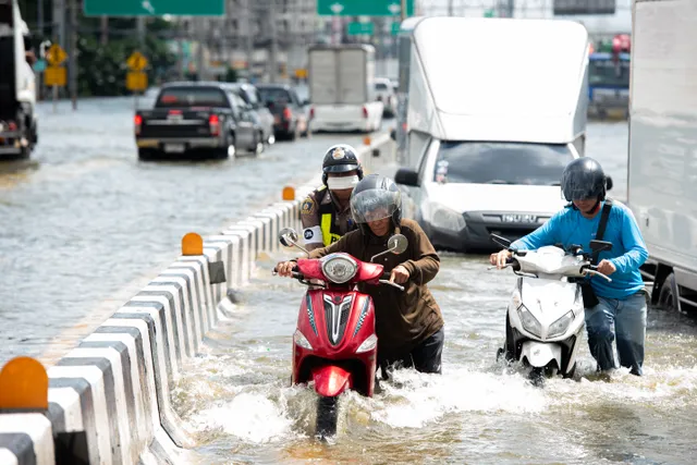 Nhìn lại trận lụt lịch sử làm đảo lộn Bangkok- Ảnh 1.