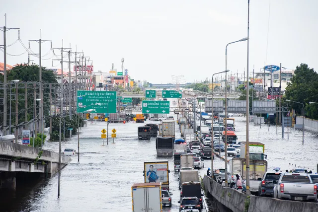 Nhìn lại trận lụt lịch sử làm đảo lộn Bangkok- Ảnh 2.