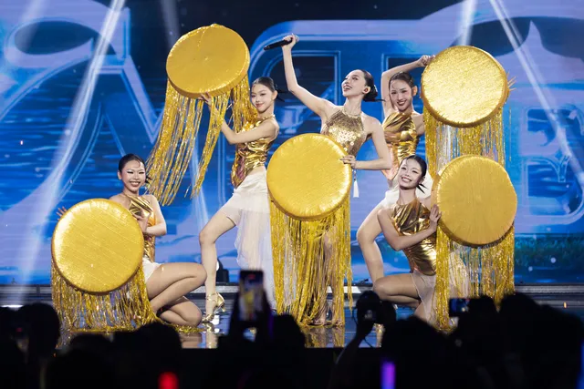 Chất liệu văn hóa dân tộc đưa nữ nghệ sĩ Việt thăng hoa cùng âm nhạc- Ảnh 13. Chất liệu văn hóa dân tộc đưa nữ nghệ sĩ Việt thăng hoa cùng âm nhạc- Ảnh 13.