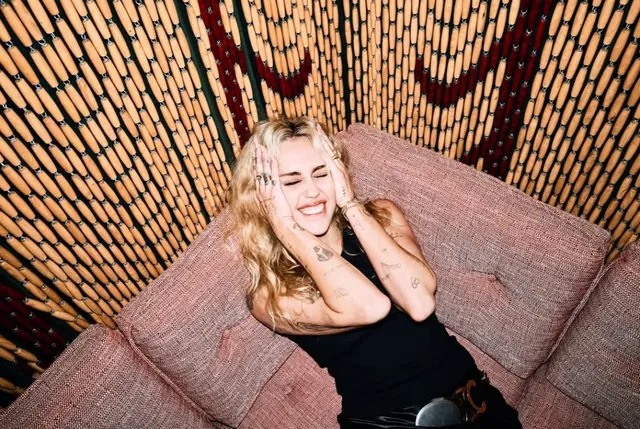 Miley Cyrus lập kỷ lục buồn với album mới - Ảnh 1.