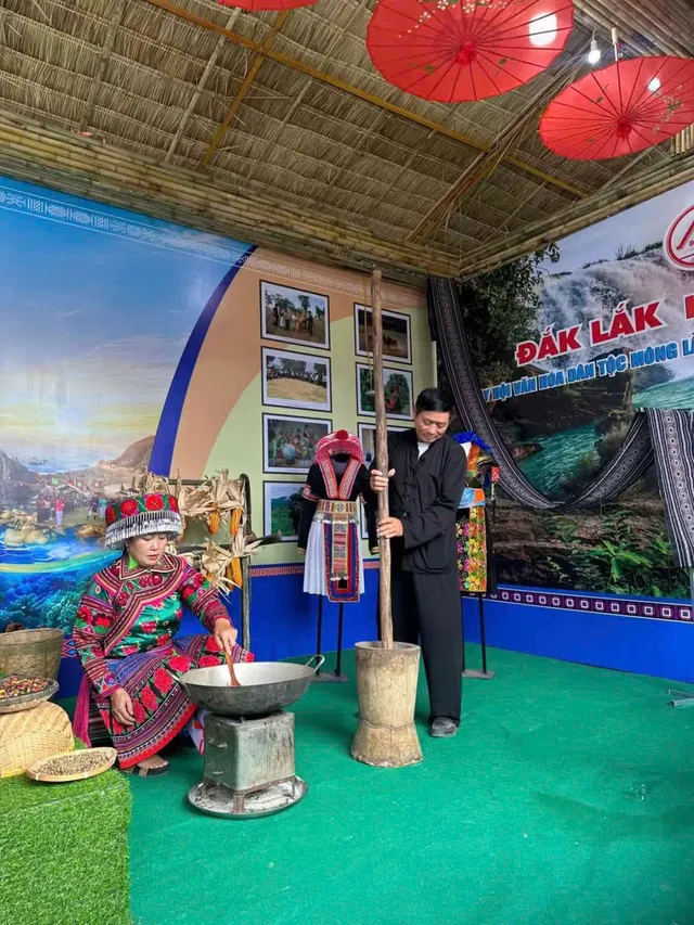 Đắk Lắk lan tỏa sắc màu văn hóa Mông tại Ngày hội ở Điện Biên - Ảnh 3.