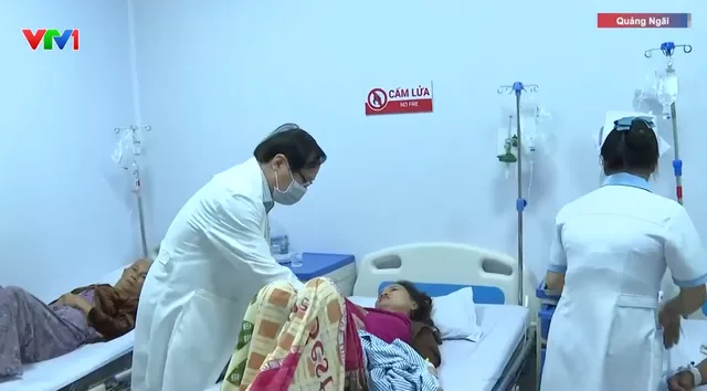 105 người nhập viện nghi ngộ độc bánh mì ở Quảng Ngãi - Ảnh 1.