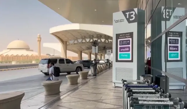 Sân bay của Saudi Arabia bị tấn công gây thương vong lớn- Ảnh 1. Sân bay của Saudi Arabia bị tấn công gây thương vong lớn- Ảnh 1.