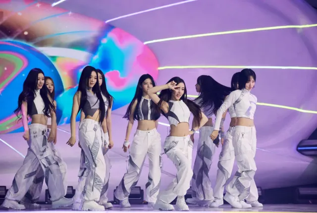 Nhà sáng lập SM Entertainment ra mắt nhóm nhạc lấy cảm hứng từ người ngoài hành tinh- Ảnh 3. Nhà sáng lập SM Entertainment ra mắt nhóm nhạc lấy cảm hứng từ người ngoài hành tinh- Ảnh 3.