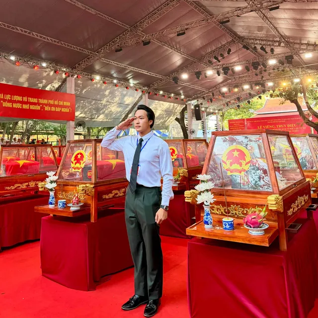 Văn nghệ sĩ tiễn đưa các liệt sĩ ở công viên Lê Thị Riêng - Ảnh 7.