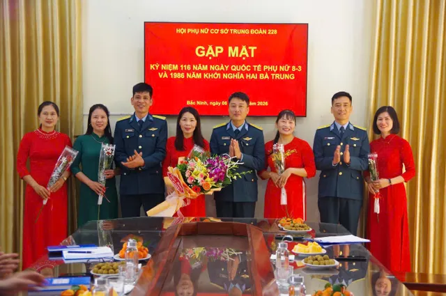 Nữ nhân viên bảo mật "giỏi việc nước, đảm việc nhà" - Ảnh 2.