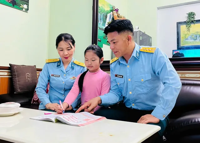 Nữ nhân viên bảo mật "giỏi việc nước, đảm việc nhà" - Ảnh 3.
