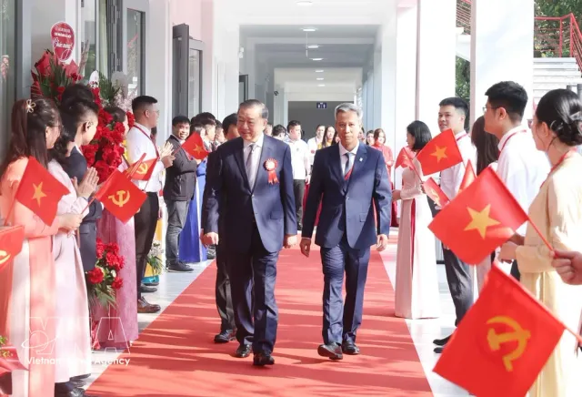 Top leader asks Hanoi University of Science and Technology to become leading research university - Ảnh 1.