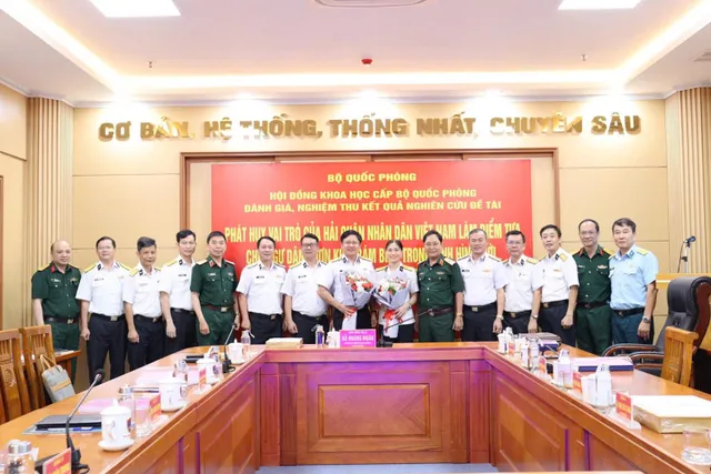 Những bông hồng thép (kỳ 2): Nữ giảng viên Hải quân giỏi chuyên môn, say mê nghiên cứu khoa học - Ảnh 3.