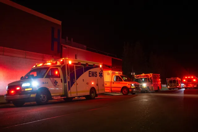 Nổ gây hỏa hoạn nghiêm trọng ở căn cứ quân sự của Canada- Ảnh 3.
