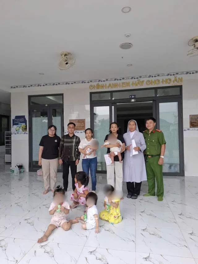 Khoảnh khắc đẹp tuần qua: Hoa trắng tri ân - Ảnh 4.
