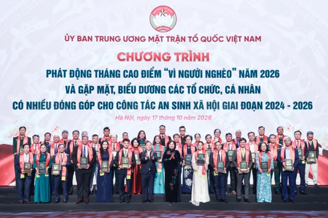 Khoảnh khắc đẹp tuần qua: Hoa trắng tri ân - Ảnh 5.