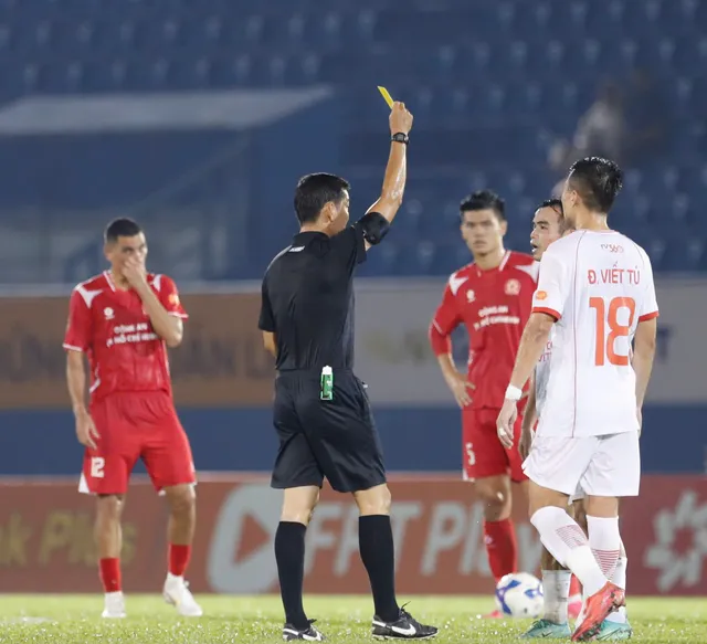 CA TP Hồ Chí Minh vươn lên top 5 trong trận cầu "tranh cãi" vì trọng tài- Ảnh 3.