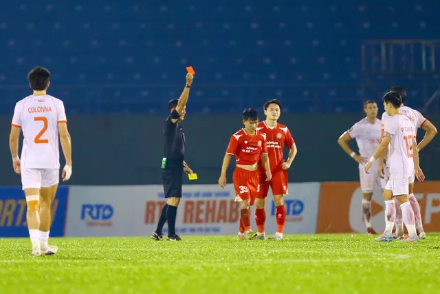 CA TP Hồ Chí Minh vươn lên top 5 trong trận cầu "tranh cãi" vì trọng tài- Ảnh 4.